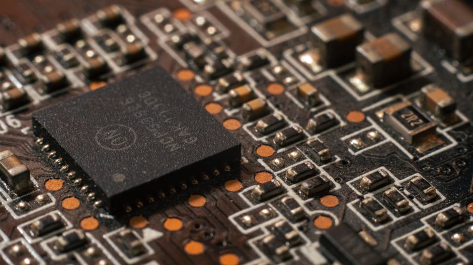 Microsoft apuesta fuerte al Maia 300 para desafiar el reinado de Nvidia en inteligencia artificial Microsoft apuesta fuerte al Maia 300 para desafiar el reinado de Nvidia en inteligencia artificial