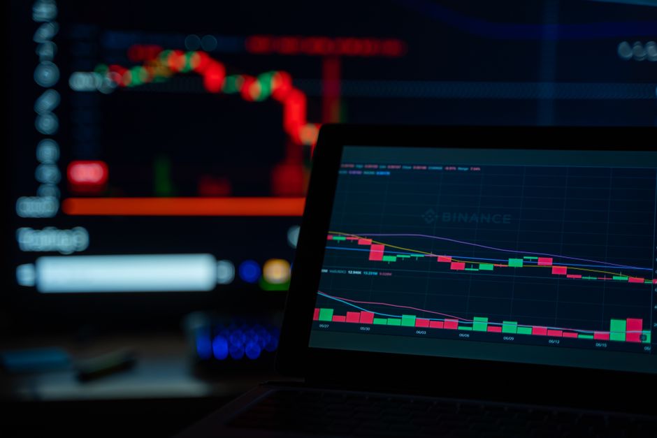 el mercado cripto - El mercado cripto busca oxígeno mientras el Senado de EE.UU. define el futuro regulatorio y la Fed evalúa tasas