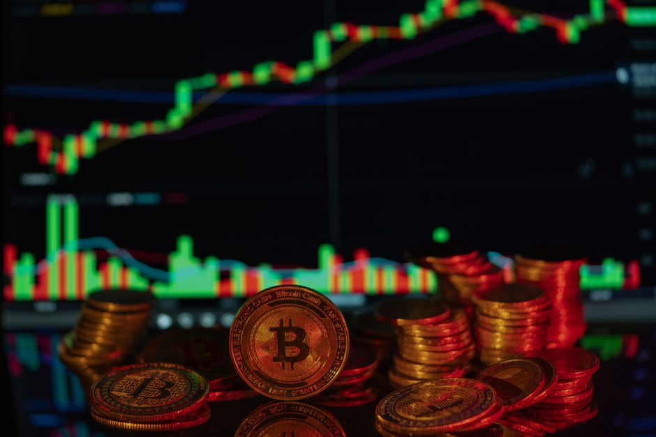 Bitcoin se mantiene firme - El mercado cripto resiste: Bitcoin se mantiene firme pese a la suba de tasas en Estados Unidos